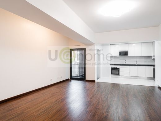 Apartment / Etagenwohnung in Arroios, Lisbon