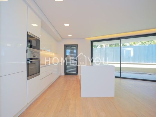 Apartment / Etagenwohnung in Cascais, Lissabon