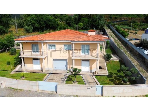 Dom jednorodzinny w Guimarães, Distrito de Braga