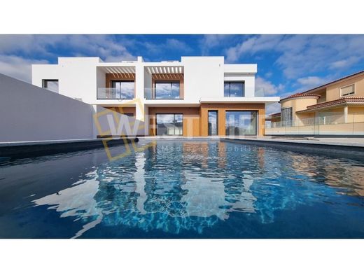 Συγκρότημα ανεξάρτητων κατοικιών σε Mafra, Distrito de Lisboa