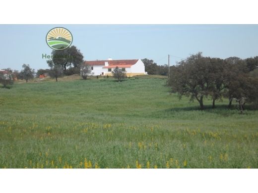 ﻣﺰﺭﻋﺔ ﻓﻲ Santiago do Cacém, Distrito de Setúbal