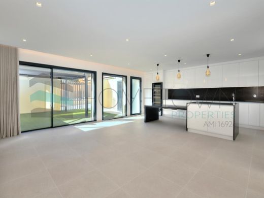 Элитный дом, Лола, Loulé