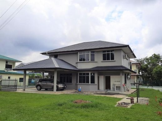 Einfamilienhaus in Kampong Berakas, Daerah Brunei dan Muara