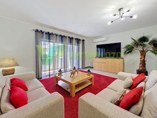 Apartment / Etagenwohnung in Portimão, Distrito de Faro