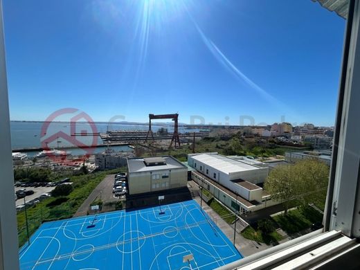 Apartment in Almada, Distrito de Setúbal