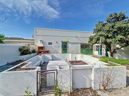 Элитный дом, Лола, Loulé