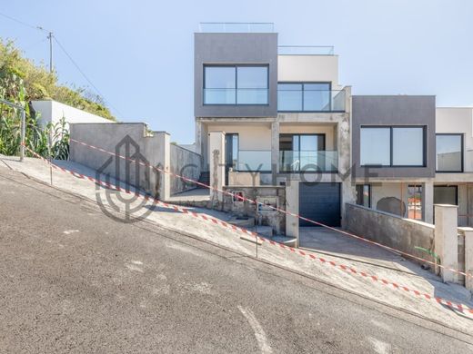 Villa multifamiliale à Santa Cruz, Madère