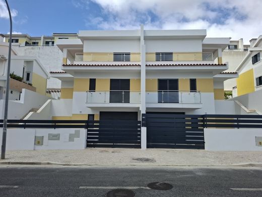 Semidetached House in Amadora, Lisbon