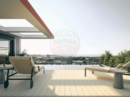 Apartment / Etagenwohnung in Oeiras, Lissabon