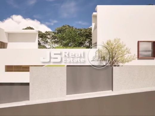 Twee-onder-een-kapwoning in Funchal, Madeira