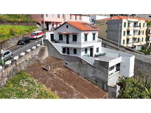 단독 저택 / Câmara de Lobos, Madeira