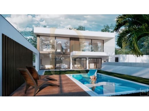 Detached House in Charneca de Caparica, Almada