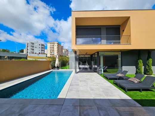 Элитный дом, Santa Maria da Feira, Distrito de Aveiro