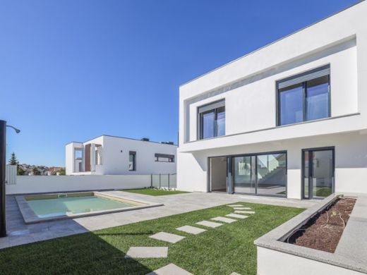 Luksusowy dom w Charneca de Caparica, Almada