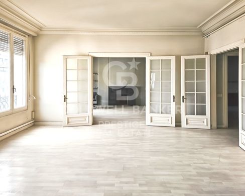 Apartment / Etagenwohnung in Barcelona, Provinz Barcelona