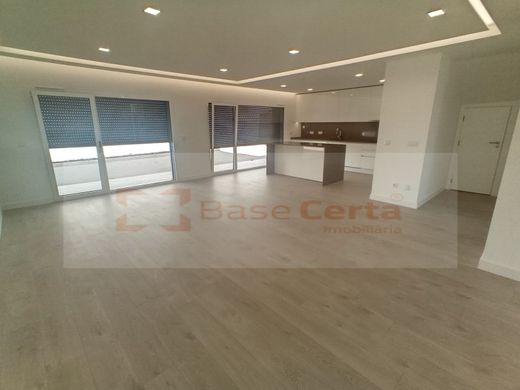 Συγκρότημα ανεξάρτητων κατοικιών σε Odivelas, Distrito de Lisboa