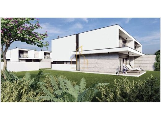 Mehrfamilienhaus in Vila Nova de Famalicão, Distrito de Braga