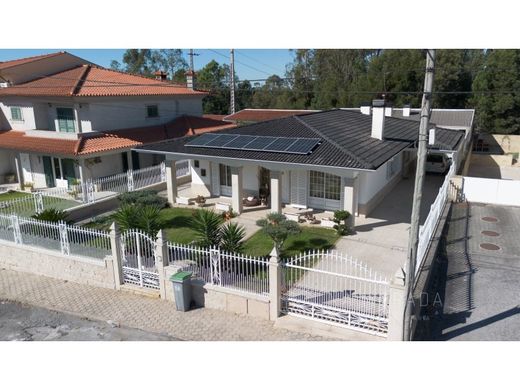 Vrijstaand huis in Santa Maria da Feira, Distrito de Aveiro
