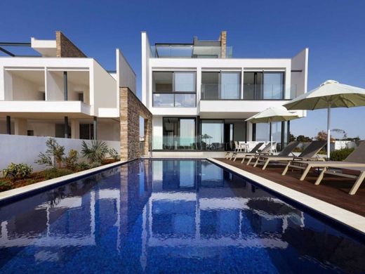 Villa a Ayia Thekla, Sotíra