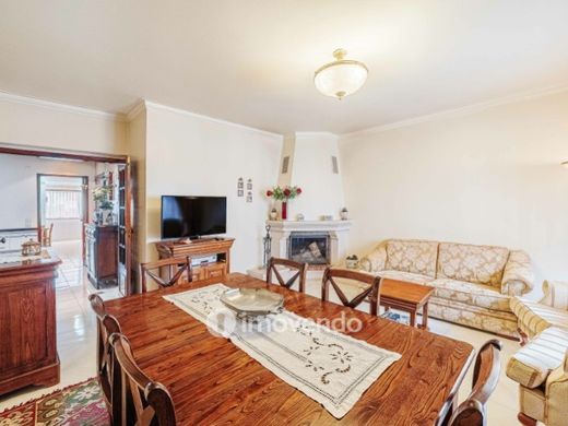 Apartment / Etagenwohnung in Vila Franca de Xira, Lissabon