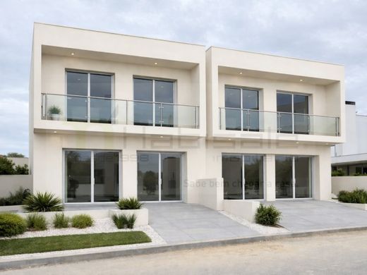Mehrfamilienhaus in Seixal, Distrito de Setúbal