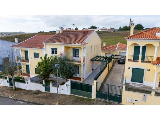 Twee-onder-een-kapwoning in Torres Vedras, Distrito de Lisboa