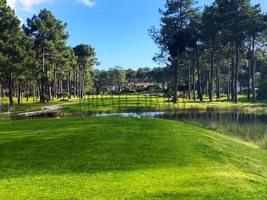 Grundstück in Aroeira, Almada