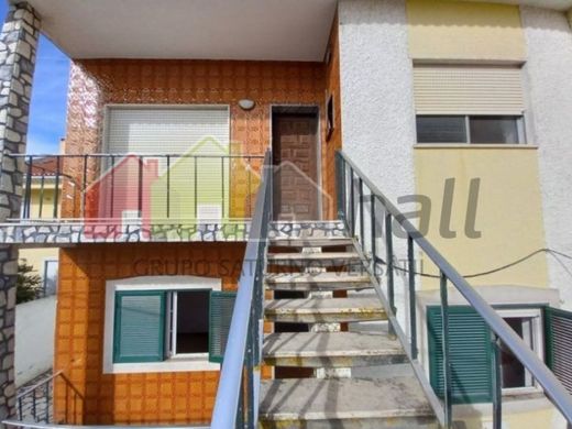 Twee-onder-een-kapwoning in Alcochete, Distrito de Setúbal