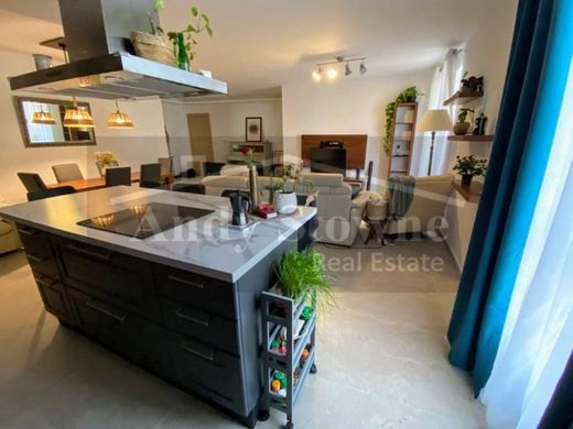 Hal Gharghur, Ħal Għargħurのアパートメント