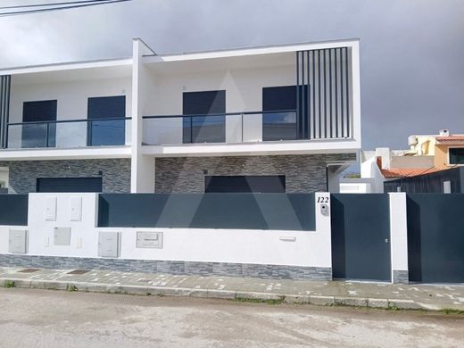 Semidetached House in Seixal, Distrito de Setúbal