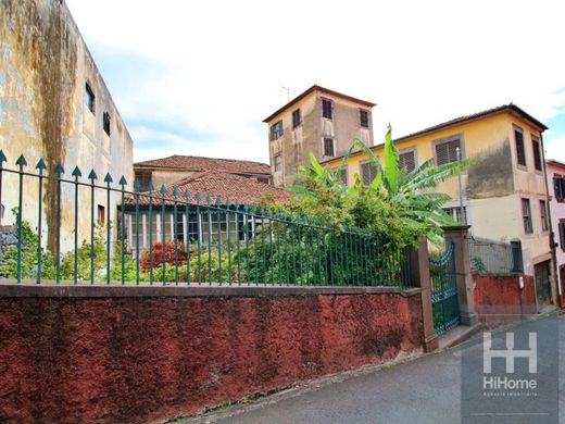 Complexes résidentiels à Funchal, Madère