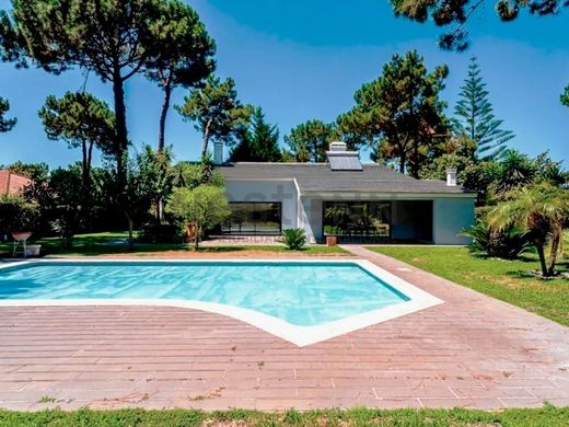 منزل ﻓﻲ Charneca de Caparica, Almada