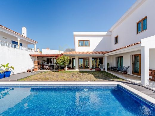 Luxury home in Charneca de Caparica, Almada