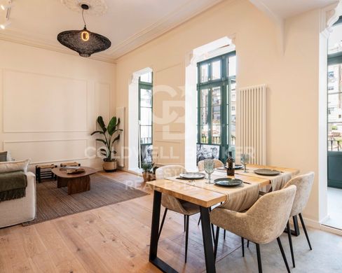 Apartment / Etagenwohnung in Barcelona, Provinz Barcelona