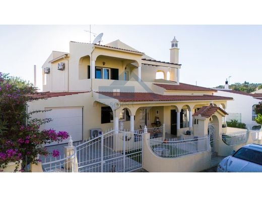 Элитный дом, Лола, Loulé