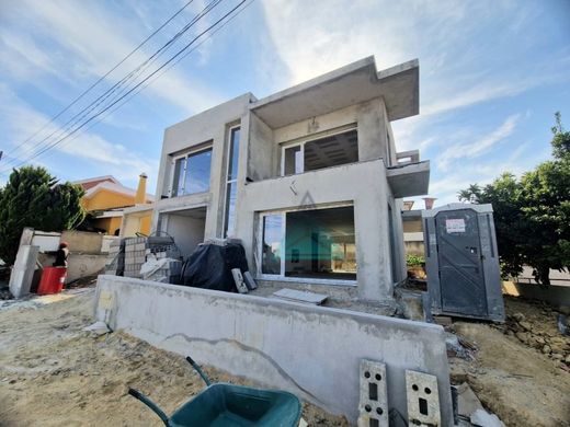 Dom jednorodzinny w Charneca de Caparica, Almada