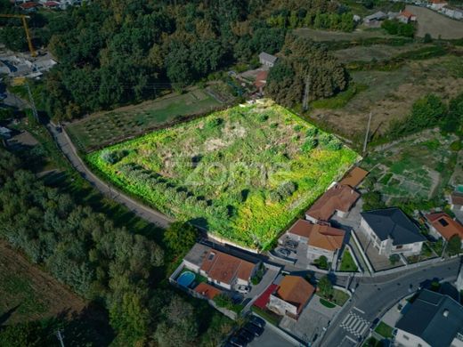 أرض ﻓﻲ Guimarães, Distrito de Braga