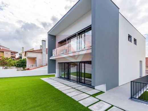 Detached House in Odivelas, Lisbon
