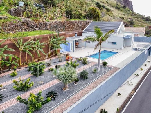 Luxury home in Calheta, Madeira