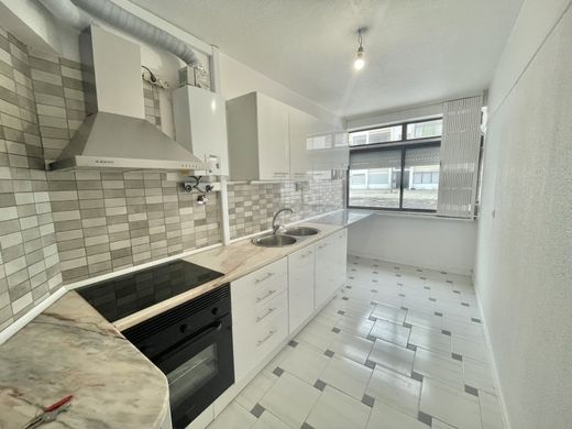 Piso / Apartamento en Almada, Setúbal