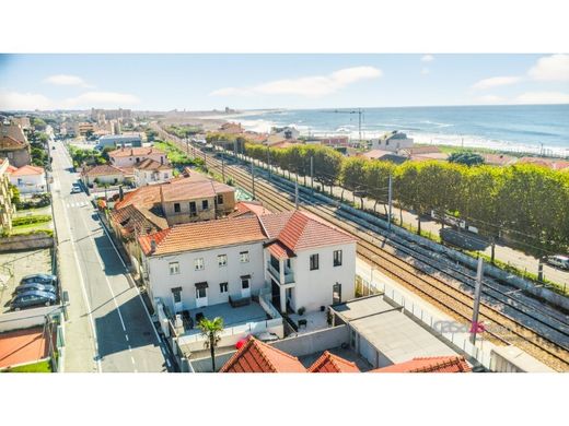 ヴィラ・ノヴァ・デ・ガイア
, Vila Nova de Gaiaの高級住宅