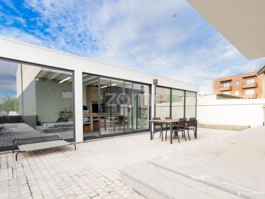 豪宅  加亚新城
, Vila Nova de Gaia