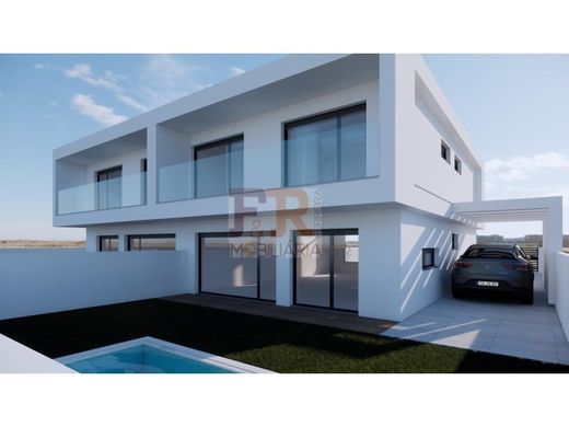 Semidetached House in Seixal, Distrito de Setúbal