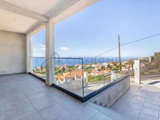 Semidetached House in Santa Cruz, Madeira