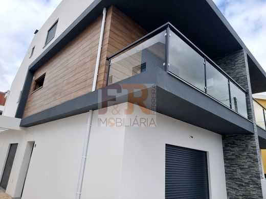 Смежная Вилла, Seixal, Distrito de Setúbal