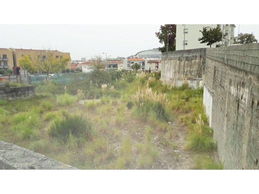 أرض ﻓﻲ بورتو, Porto