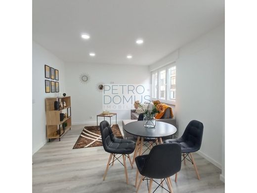 Apartment / Etagenwohnung in Benfica, Lisbon