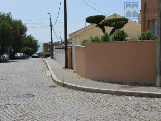 Mehrfamilienhaus in Vila Nova de Gaia, Distrito do Porto