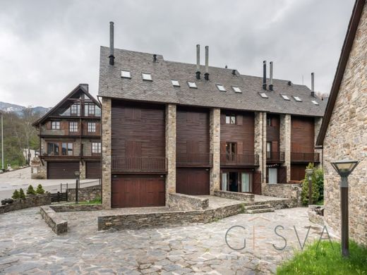 Casa Geminada - Naut Aran, Província de Lleida