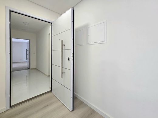Apartment / Etagenwohnung in Vila Franca de Xira, Lissabon